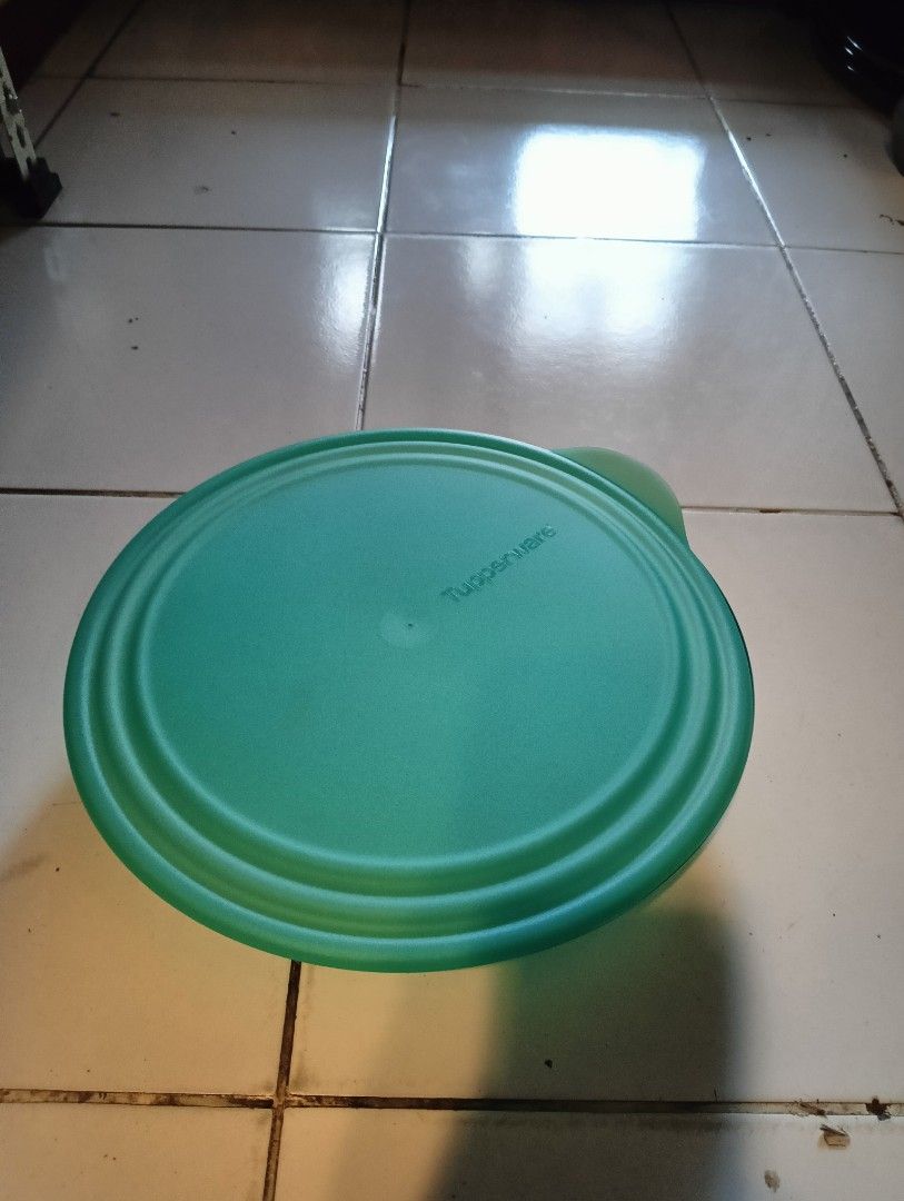 Tupperware eleganzia serving platter 1,5liter., Kitchen & Appliances di