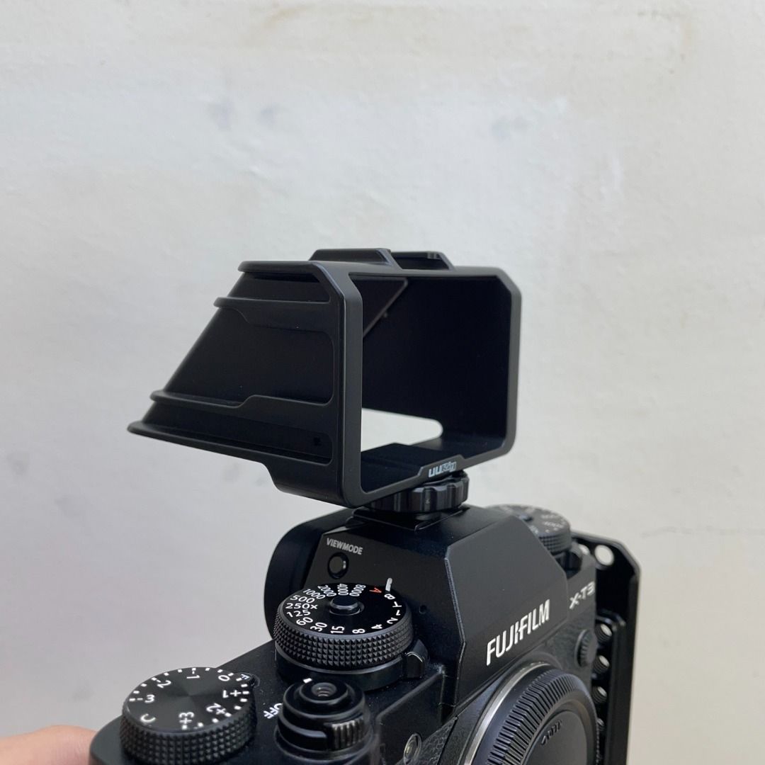 Ulanzi Mirrorless Camera Flip Screen with 3 Cold Shoe Mounts