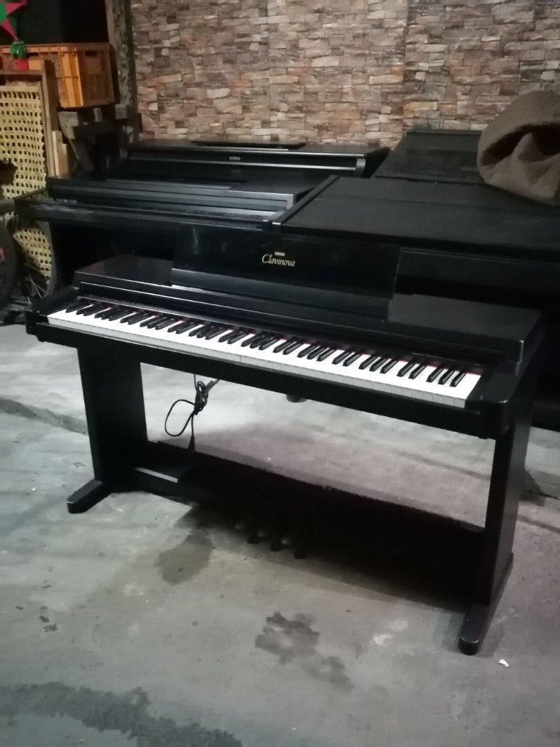 Yamaha Clavinova CLP560 Stereo, Hobbies & Toys, Music & Media,