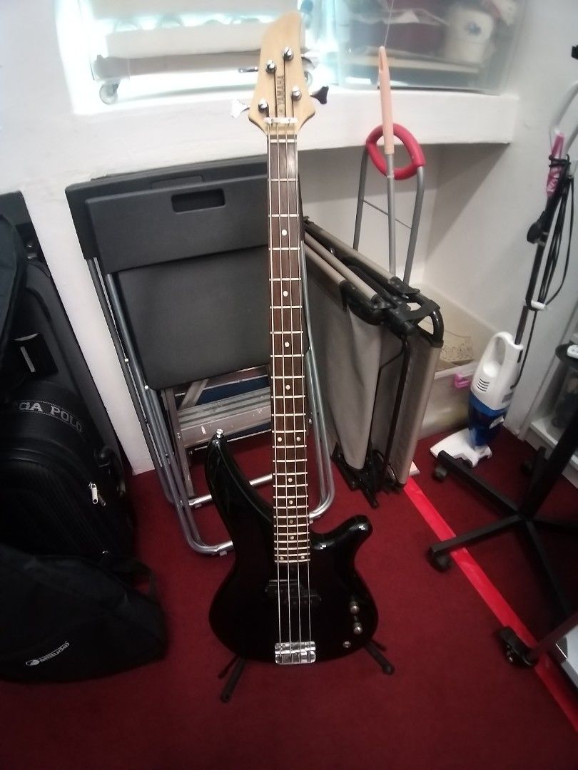 Yamaha Electric Bass Guitar, Hobbies & Toys, Music & Media, Musical