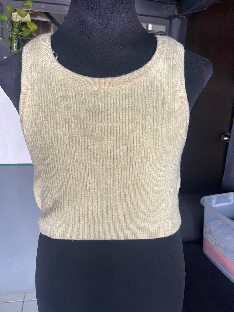 Zara Knit crop top (Category: Sleeveless) located in Liloan. Submitted by thebundlequeen (Listing ID 1218044402, Image 1). Description: > can fit up to Semi Large since its quite stretchy > no return no exchange > pls know your size before making an offer. > ships from cebu province > buy 3 and more items and sf is on me. > decluttering.