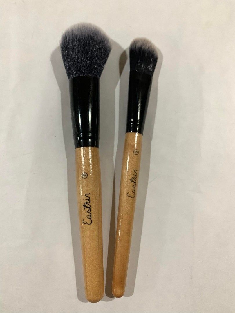 2pcs Make up Brush (Category: Makeup) located in Quezon City. Submitted by floreskari78555 (Listing ID 1219755028, Image 2). Description: 2pcs Make up Brush for 120php Choose any 2 -CY Fan Highlight Brush and Eyeshadow Brush=120php -Eastrin Powder Blush Brush and Flat Liquid Foundation Brush =120php -Ecotools Powder Blush Brush and Flat Liquid Foundation Brush=120php -Cala Foundation Brush and Concealer/Lip Brush =120php -Cala Powder Brush Blush 