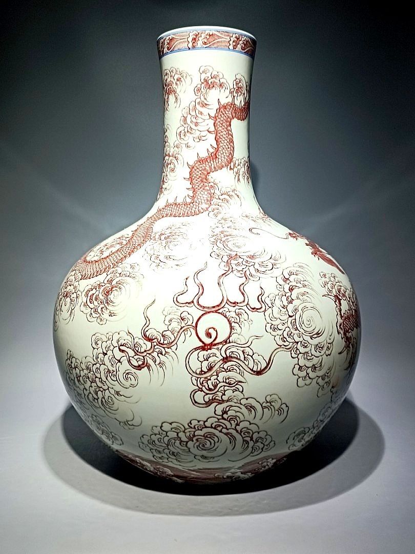 古董瓷器收藏：清乾隆款釉裡紅雲中龍纹天球瓶（頂級本朝傳辦瓷重器 