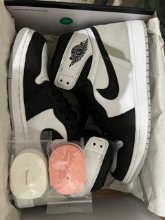 (Category: ) located in . Submitted by ak_sneakers (Listing ID 1219820473, Image 1). Description: .