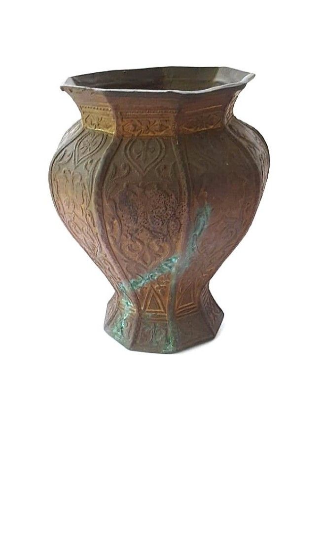Antique brass vase on Carousell