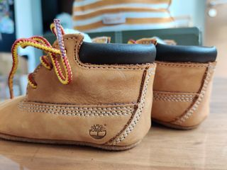 Baby Timberland Booty (UK2.5) set with benie hat