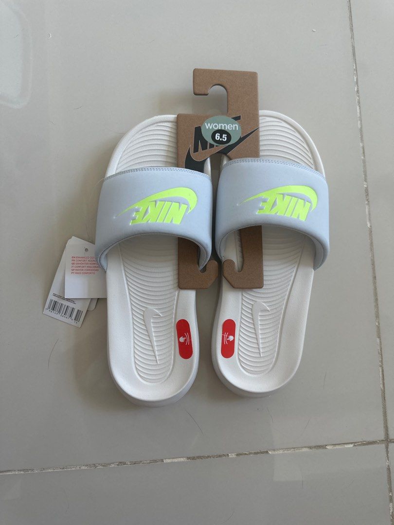 Nike slides store size 3