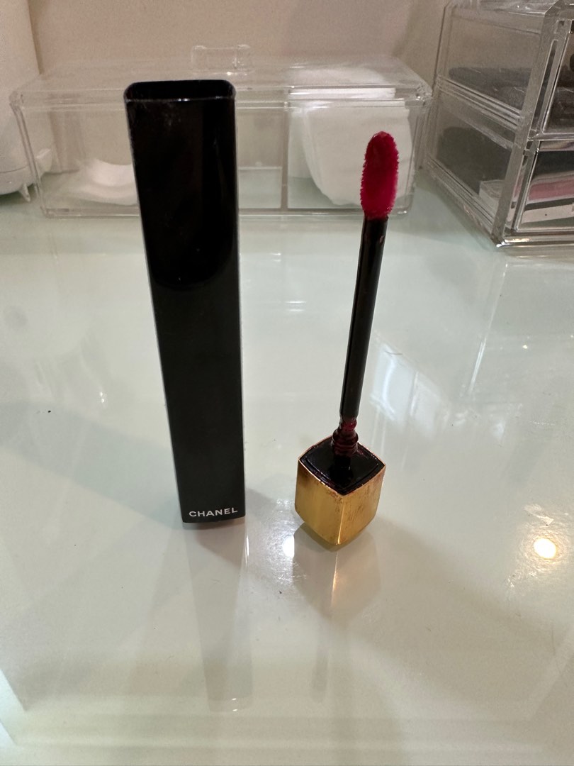 Chanel Lipgloss no 19 on Carousell
