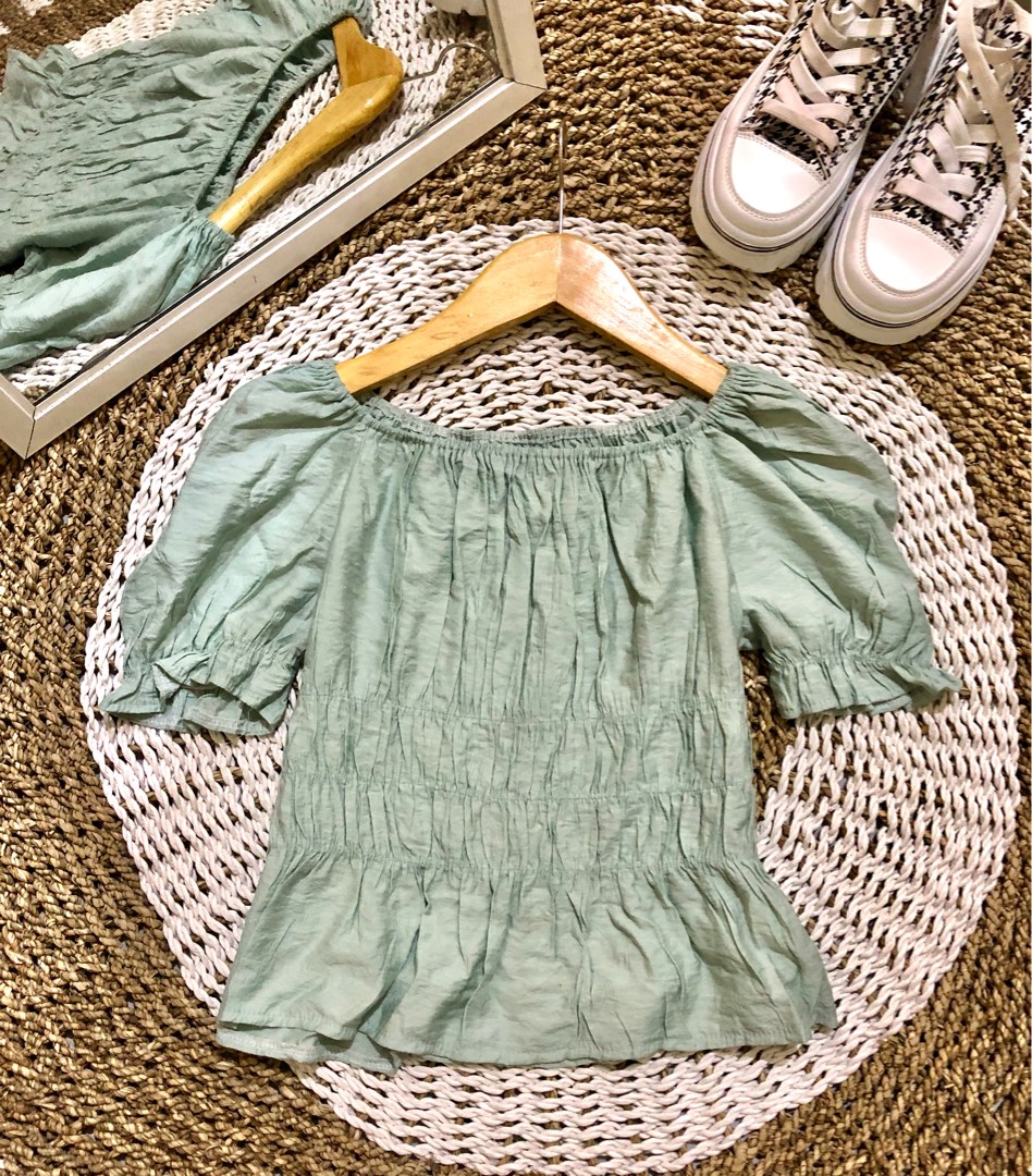 Crop top sage green, Fesyen Wanita, Pakaian Wanita, Atasan di Carousell