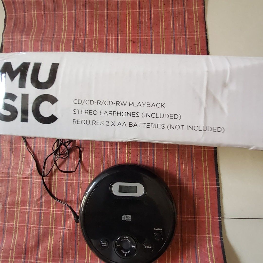 CURRYS PERSONAL CD PLAYER. MADE IN UK. 2 AA BATTERIES. IN EXCELLENT