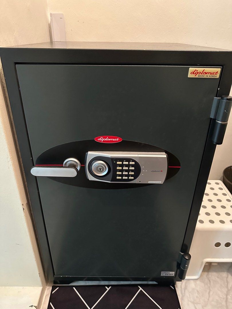 Diplomat Safe 080EHK, Furniture & Home Living, Security & Locks, Safe
