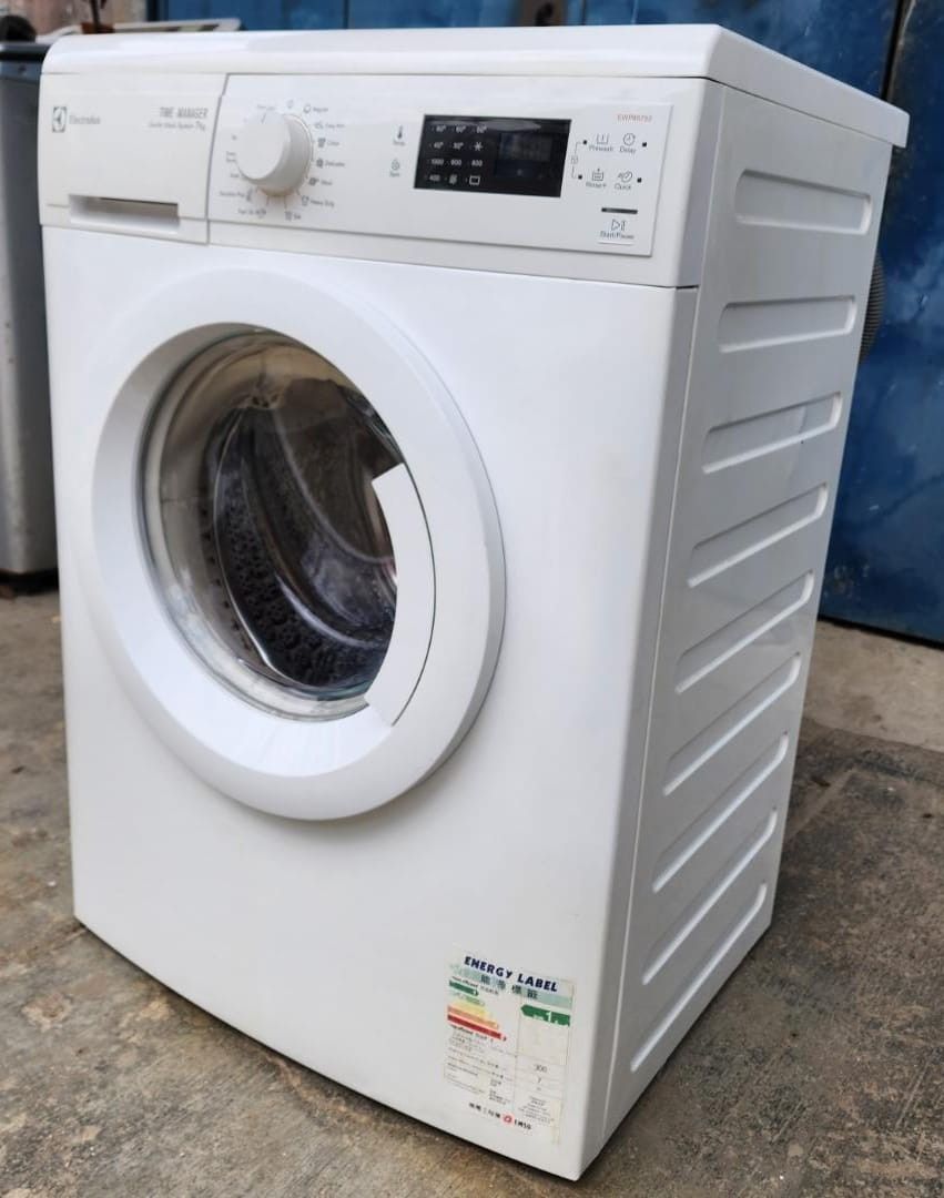 ELECTROLUX front load washing machine 7 kg, TV & Home Appliances