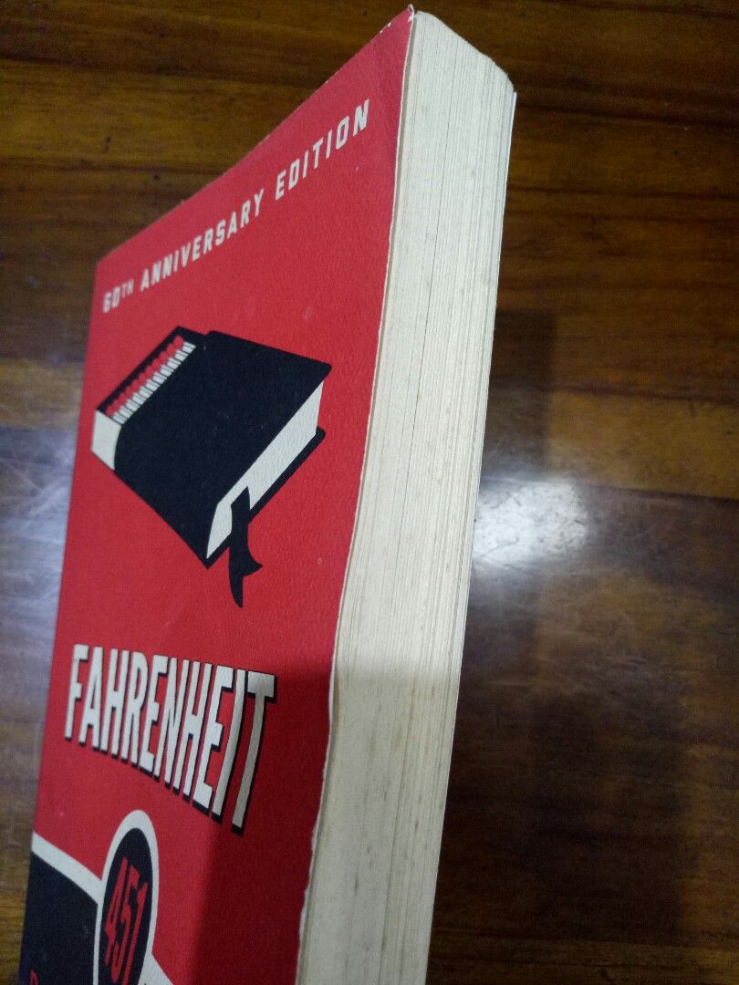 Fahrenheit 451: Ray Bradbury: 9781451673319: : Books
