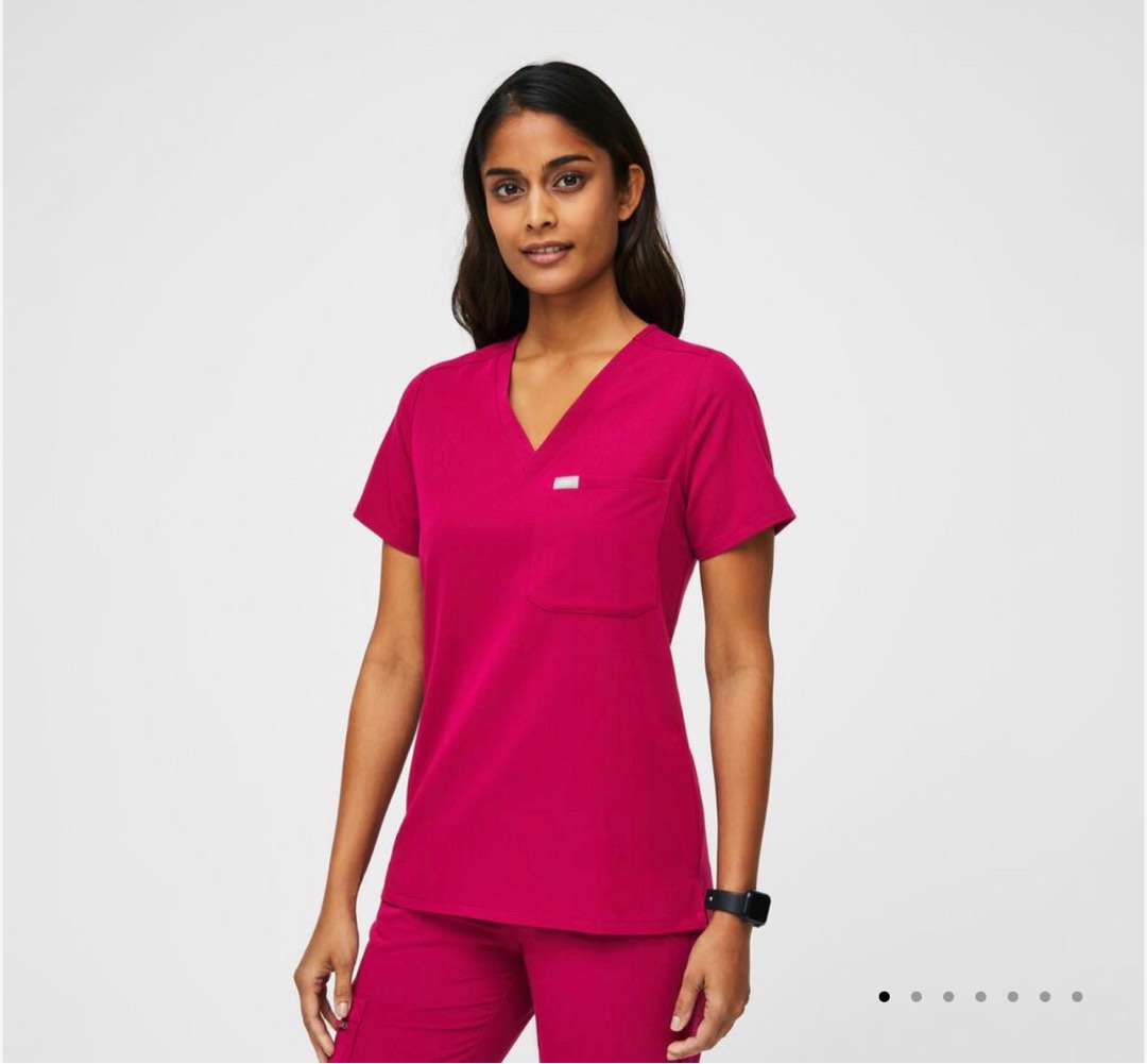 FIGS Catarina One Pocket Scrub Top + High Waisted Zamora - Petite Jogger  Scrub Pants (Mauve), Women's Fashion, Activewear on Carousell