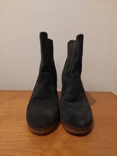 Font boots size 37