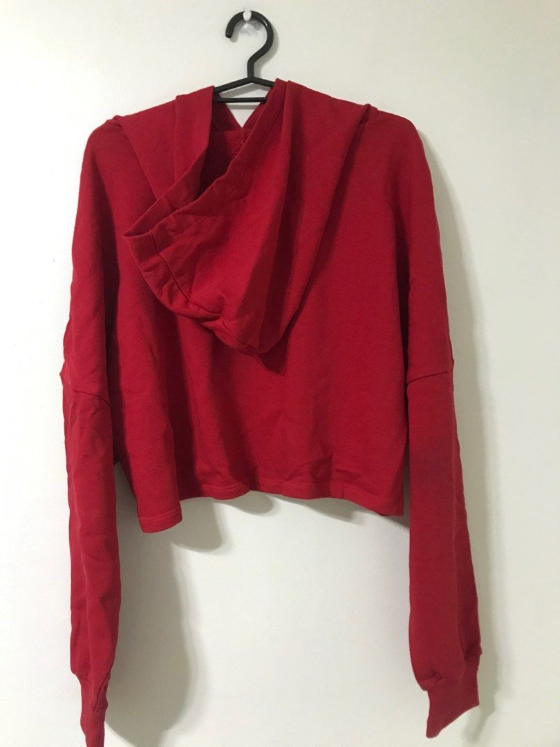 H&M Crop Top Hoodie (Category: Coats, Jackets and Outerwear) located in Pasig City. Submitted by digit4ljunk (Listing ID 1219857810, Image 3). Description: L - 17” W - 26” 250 fix unless will buy another item Used once RFS: Decluttering.