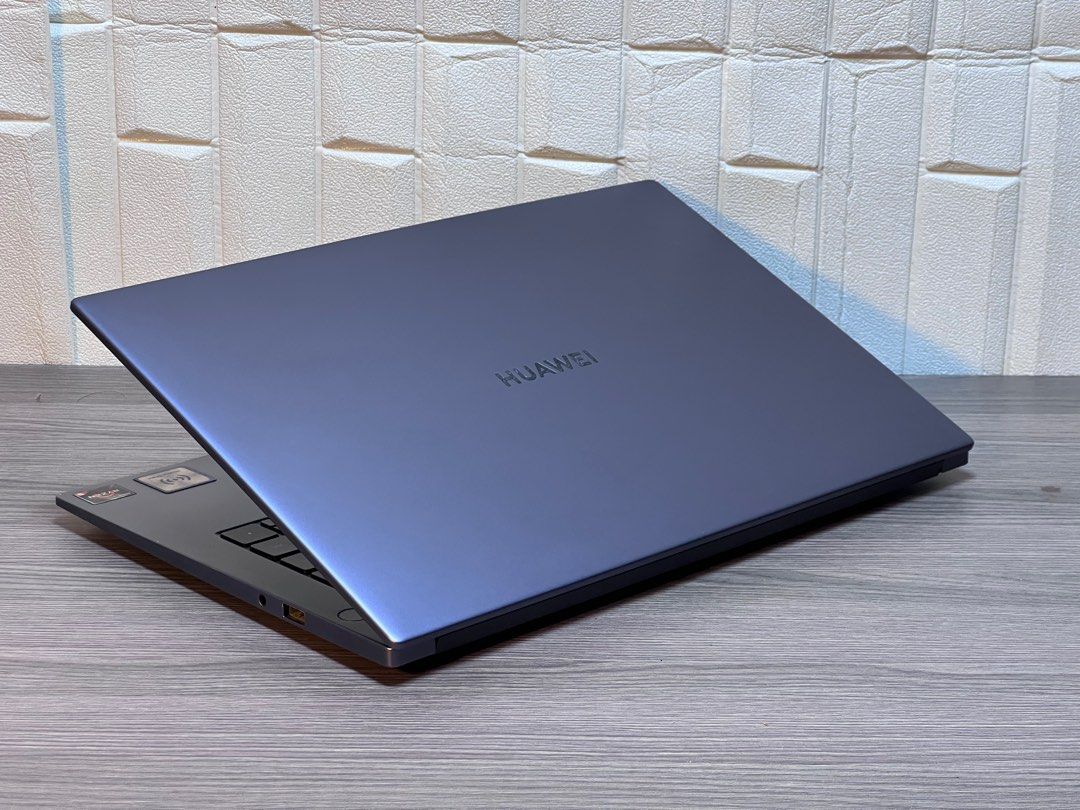 Huawei matebook D14 ryzen 5 8gb 512GB SSD backlit keyboard, Computers