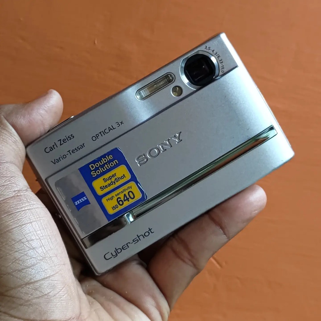 SONY Cyber-shot DSC-T9があります - デジタルカメラ