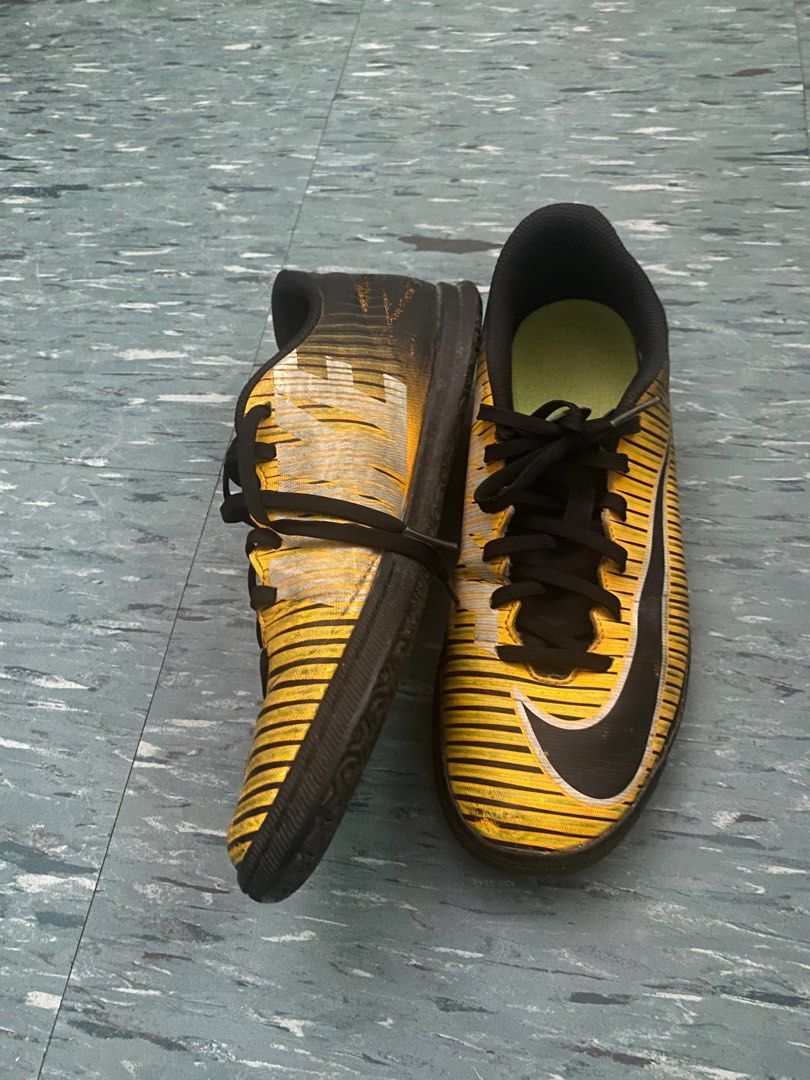 kasut futsal nike 2018