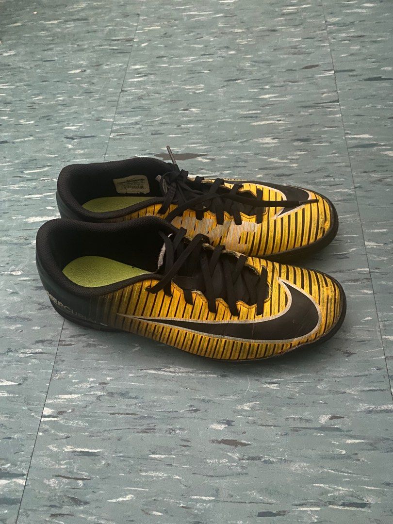 kasut futsal nike 2020
