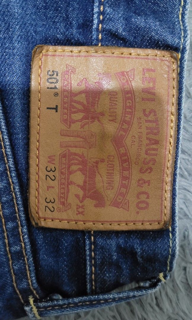 Levi's 501 t top