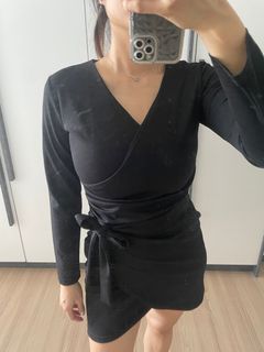 Long sleeves black dress