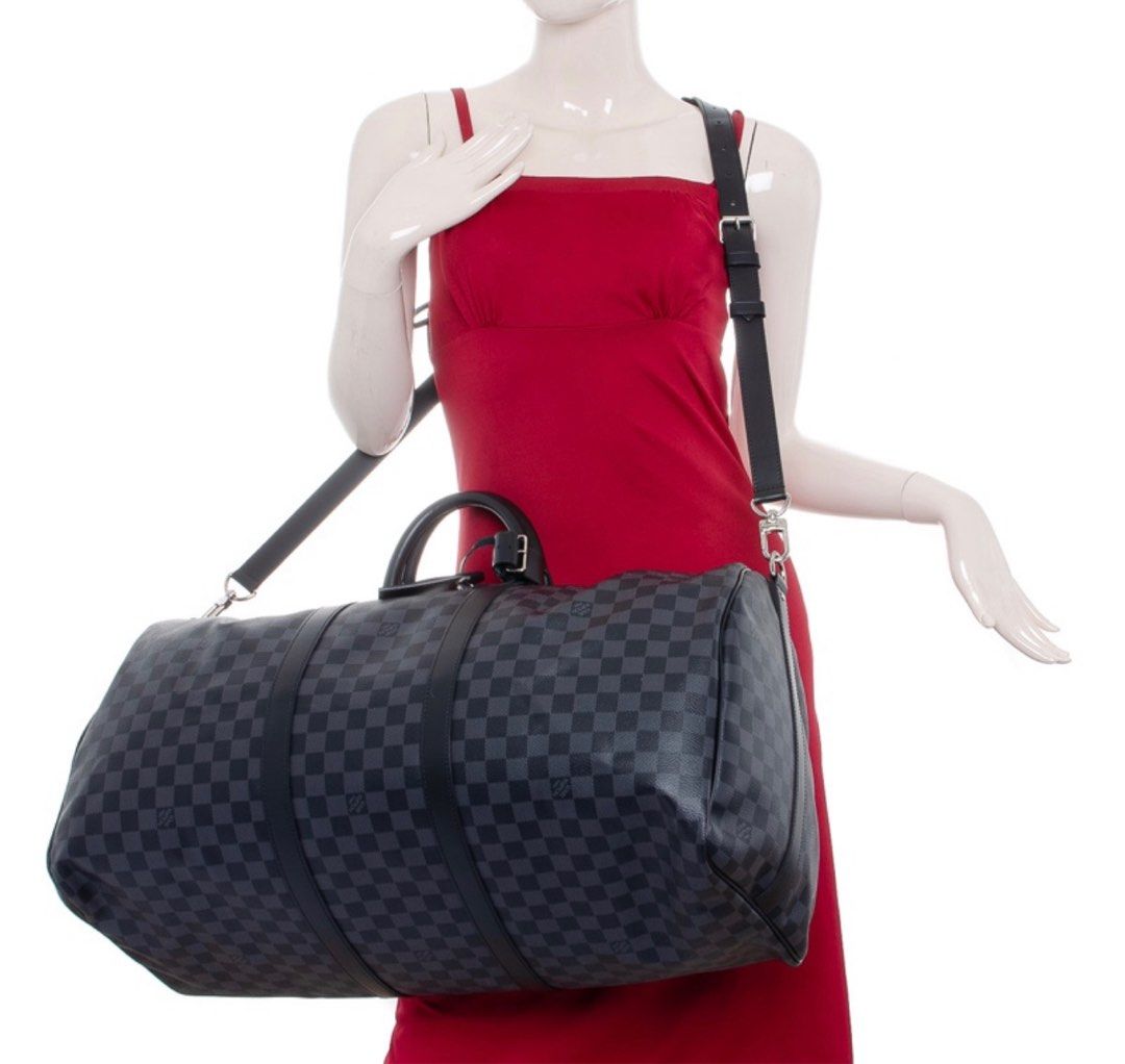 Louis Vuitton Keepall Bandoulière 55 Monogram Duffle Bag Review - Annie  Fairfax