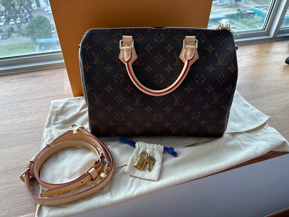 Louis Vuitton Monogram Canvas Speedy Bandouliere 30 Article:M41112 Made in  France: Handbags: .com