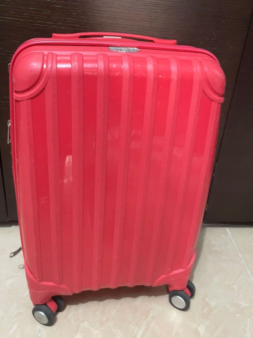 Luggage 22 inch hand carry, 興趣及遊戲, 旅行, 旅遊 旅行必需品及用品 Carousell
