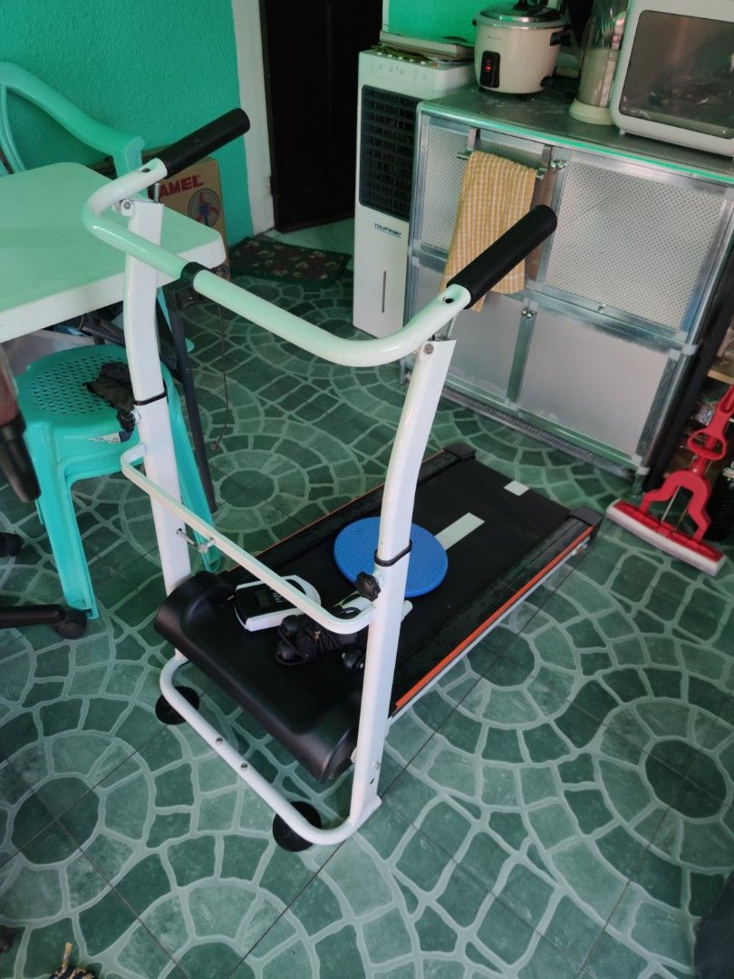 Manuan treadmill 3 in 1 (Category: Cardio & Fitness Machines) located in Cavite. Submitted by argeteherbert03 (Listing ID 1219924032, Image 1). Description: ilang beses lang nagamit kya halos makinis pa konting linis lang.
