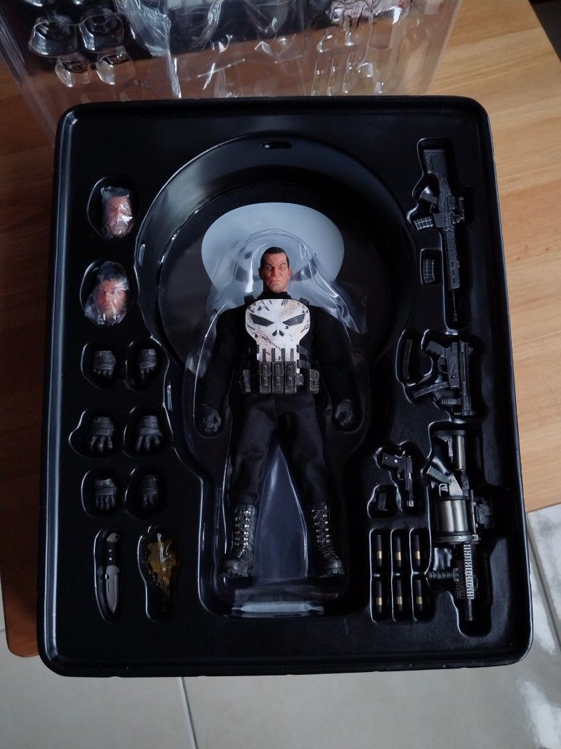 Mezco toyz 2025 punisher
