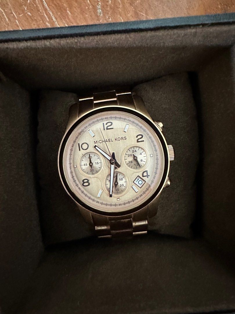 Michael Kors Runaway Rose Gold Watch (Category: Women's Watches) located in Quezon City. Submitted by jizooo (Listing ID 1219763631, Image 1). Description: Authentic Michael Kors Runaway Rose Gold Watch With Box With Manual Complete Chain Links Slight discoloration.