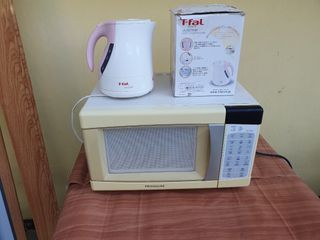Microwave oven with grill