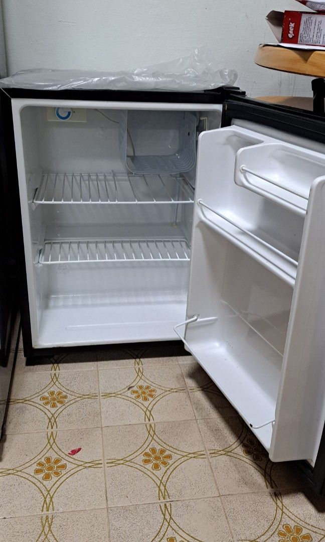Mini fridge and freezer, TV & Home Appliances, Kitchen Appliances