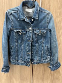 (Category: ) located in . Submitted by closetgo (Listing ID 1219754907, Image 1). Description: .