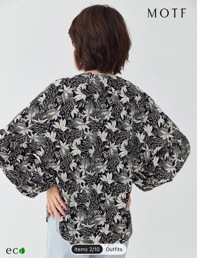Women’s Blouse (Category: Blouses) located in Singapore. Submitted by inuse (Listing ID 1219786347, Image 2). Description: ECO BLOUSE MADE OF LENZING™ ECOVERO™ BRANDED VISCOSE FIBERS BNWOT never worn before | rtp $41 100% viscose, cooling for SG weather NM +$2 Product Measurement Shoulder:84.4 cm Length:64.5 cm Sleeve Length:40 cm Bust: 118 cm Cuff:19 cm.