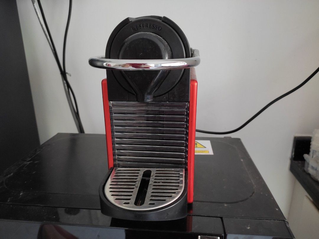 Nespresso Coffee Machine..type C60, TV & Home Appliances, Kitchen
