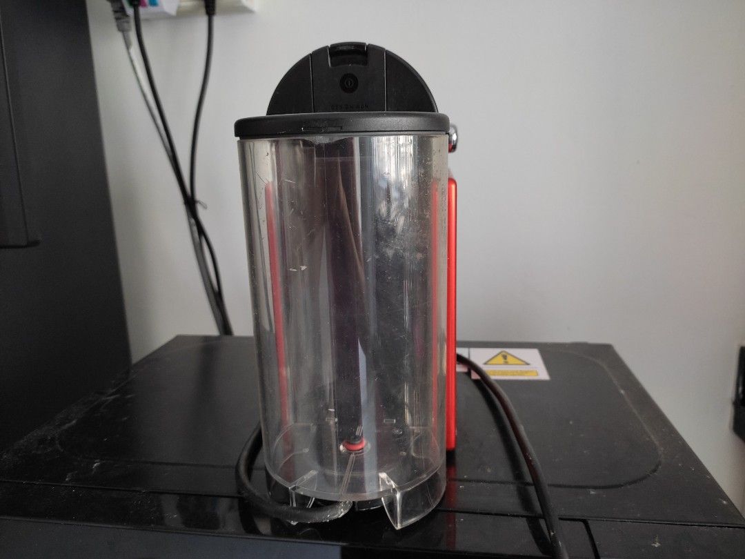 Nespresso Coffee Machine..type C60, TV & Home Appliances, Kitchen