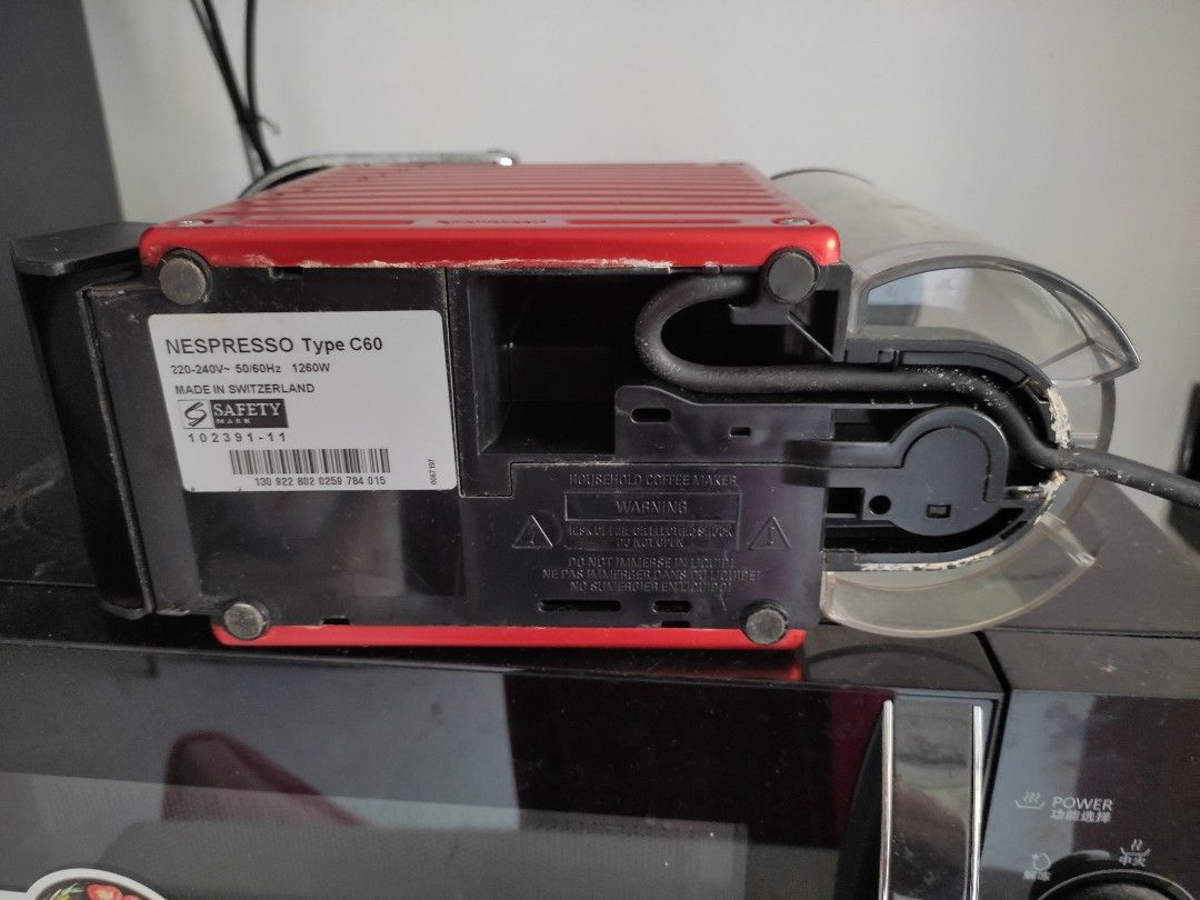 Nespresso Coffee Machine..type C60, TV & Home Appliances, Kitchen