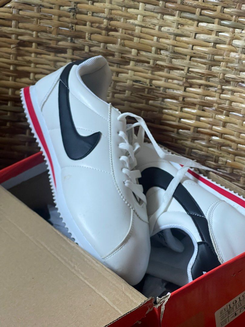 Nike cortez invictus hotsell