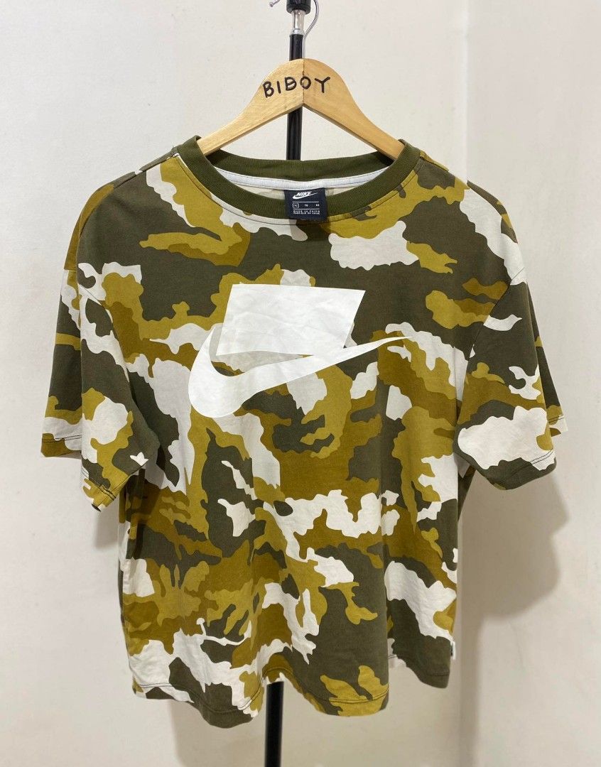 Camo nike 2025 shirt womens