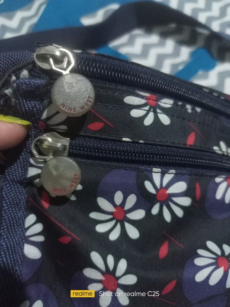 Nine west bag (Category: Shoulder Bags) located in Caloocan City. Submitted by PrettyPrincess10 (Listing ID 1219924666, Image 2). Description: nine west bag like new kilikili bag design : floral price negotiable dm lang po 📌👜👜👜👜📌 thanks.