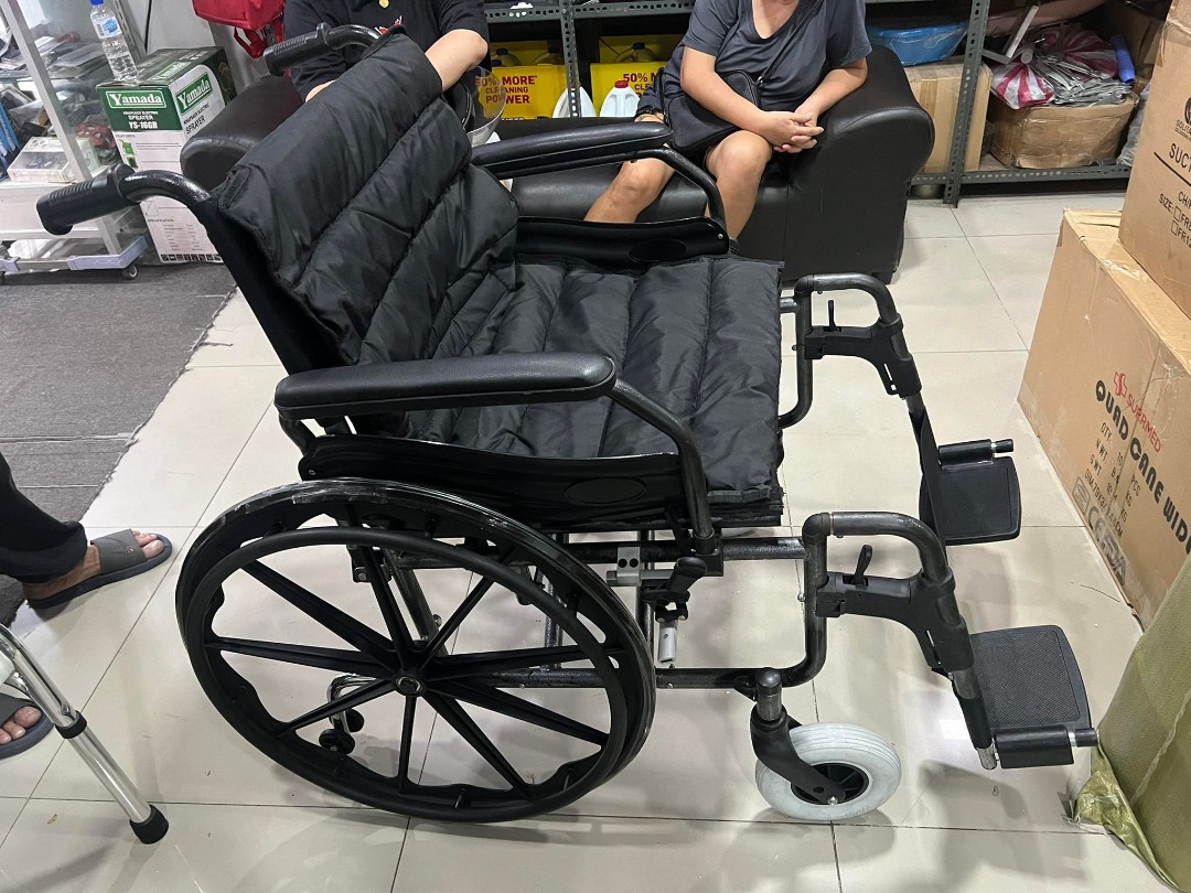 OBESE WHEELCHAIR/BARIATRIC WHEELCHAIR/HEAVYDUTY WHEELCHAIR on Carousell