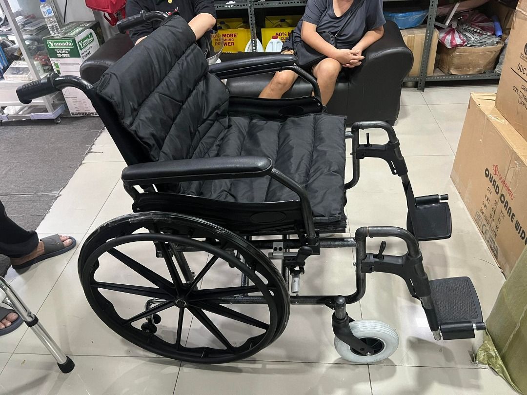 OBESE WHEELCHAIR/BARIATRIC WHEELCHAIR/HEAVYDUTY WHEELCHAIR on Carousell