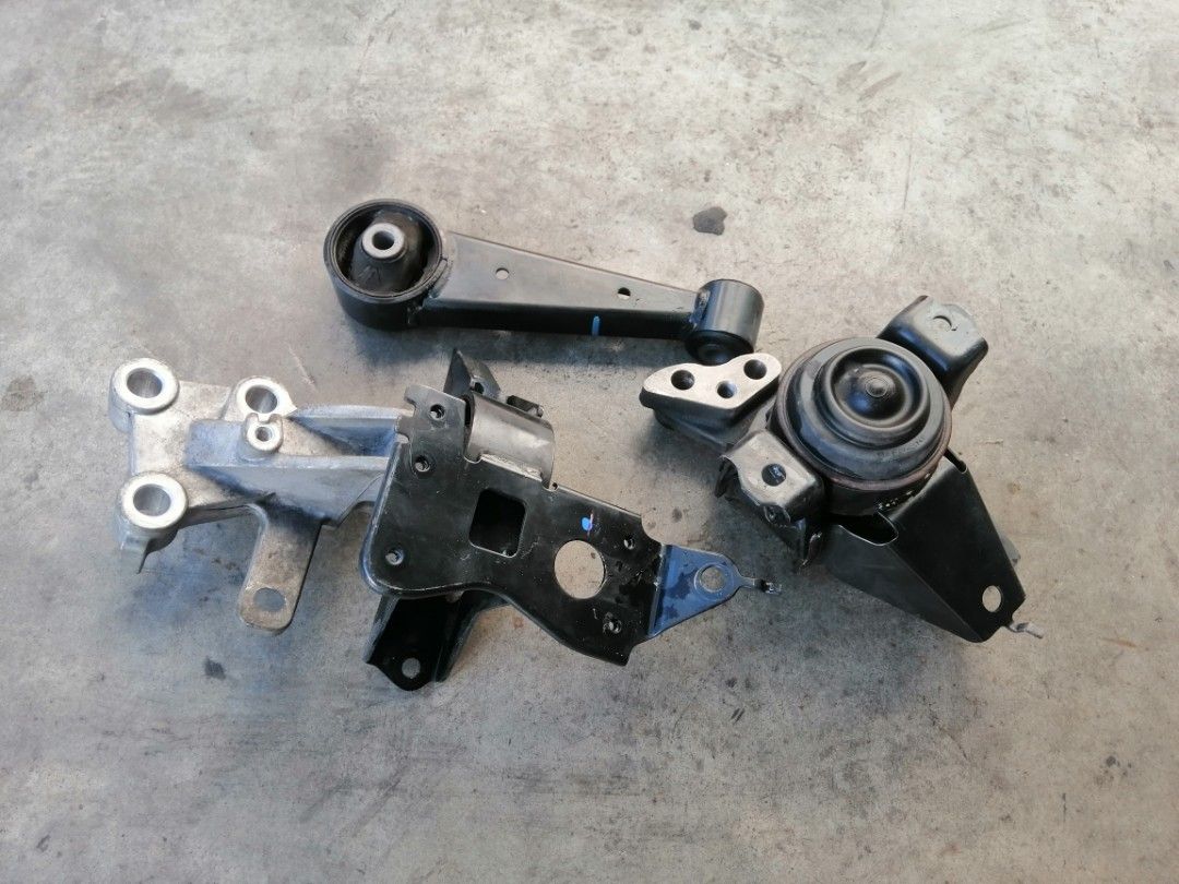 Perodua Axia engine mounting set original, Auto Accessories on Carousell