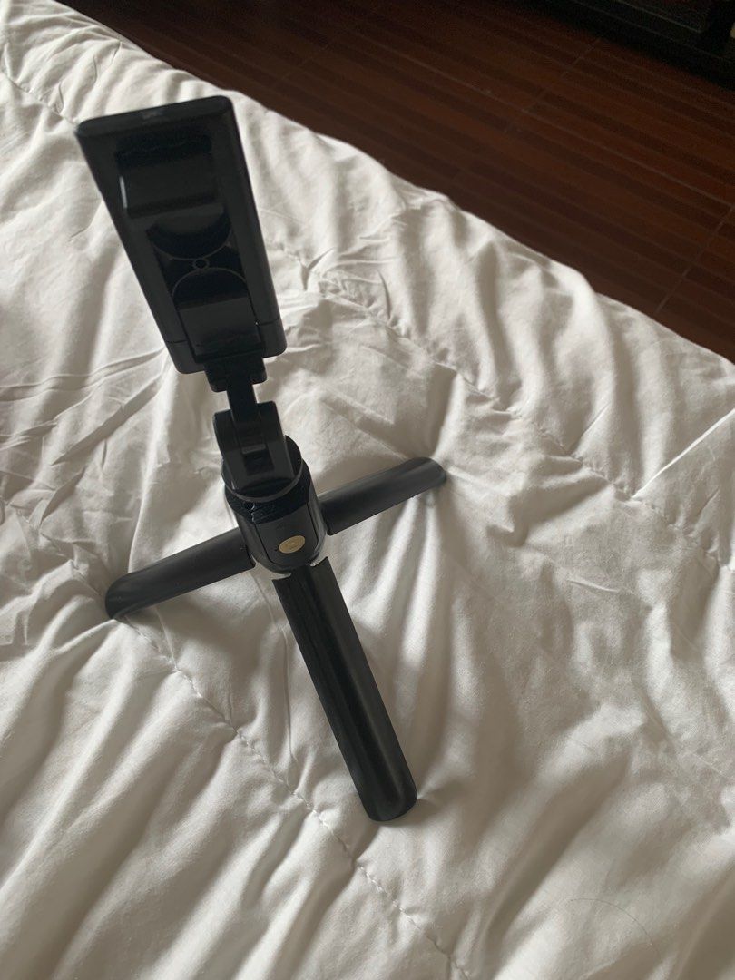 PORTABLE Tripod with Bluetooth Clicker Super long, Mobile Phones