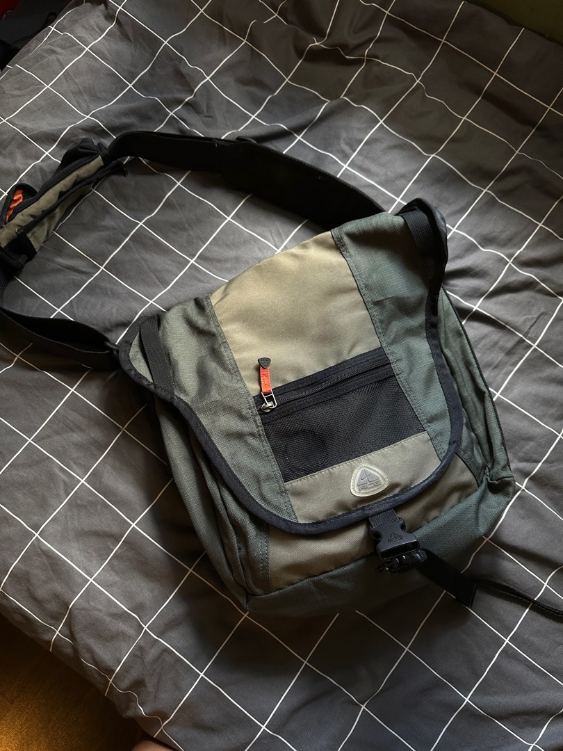 Nike acg top shoulder bag