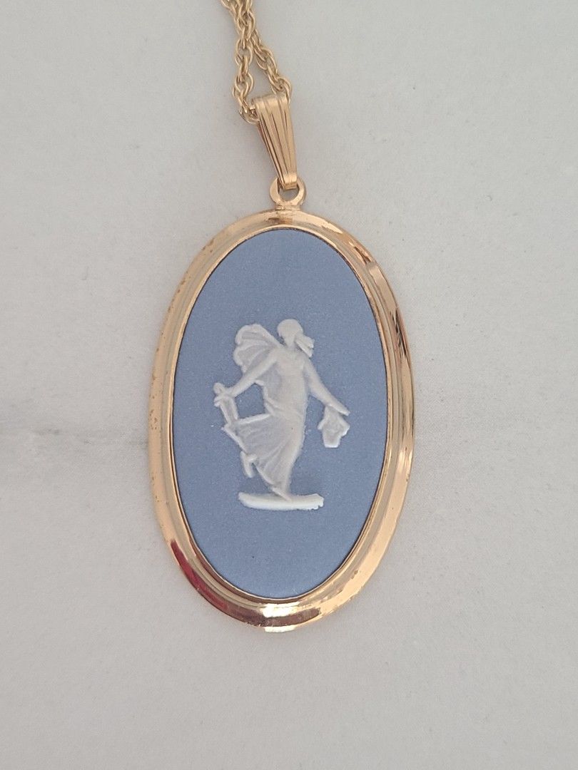 Rare vintage Wedgewood gold plated necklace Made in England
