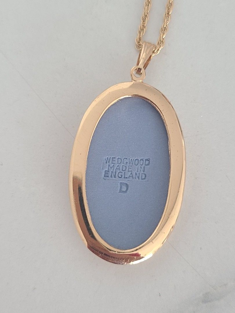 Wedgwood necklace made in england hotsell