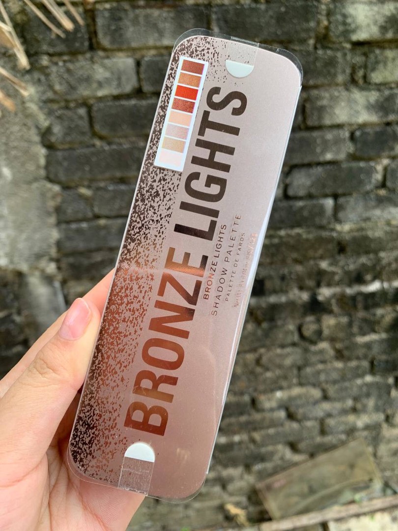 Revolution Feathered Lights Shadow Palette Bronze Lights 9.8g (Full